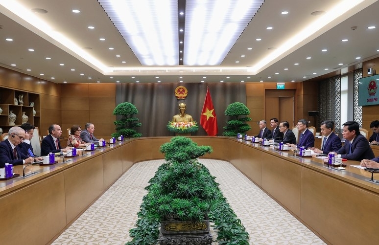 Cuba hails Vietnam as model for national renewal and development
